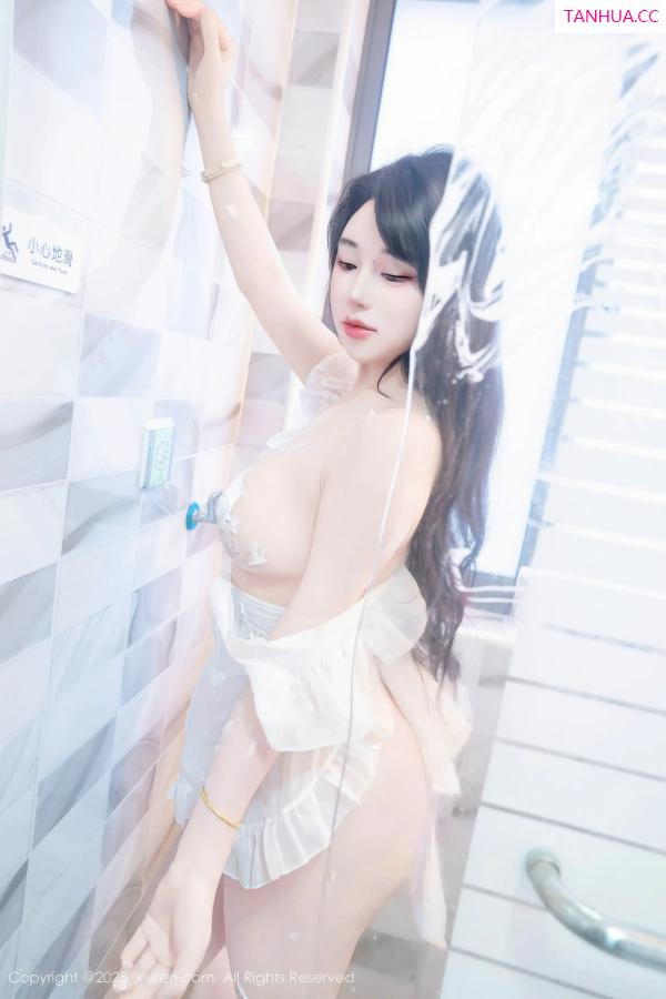   [XiuRen]高清写真图 2025.11.20 No.11010 汐汐爱吃草莓 家政姐姐第55张图片